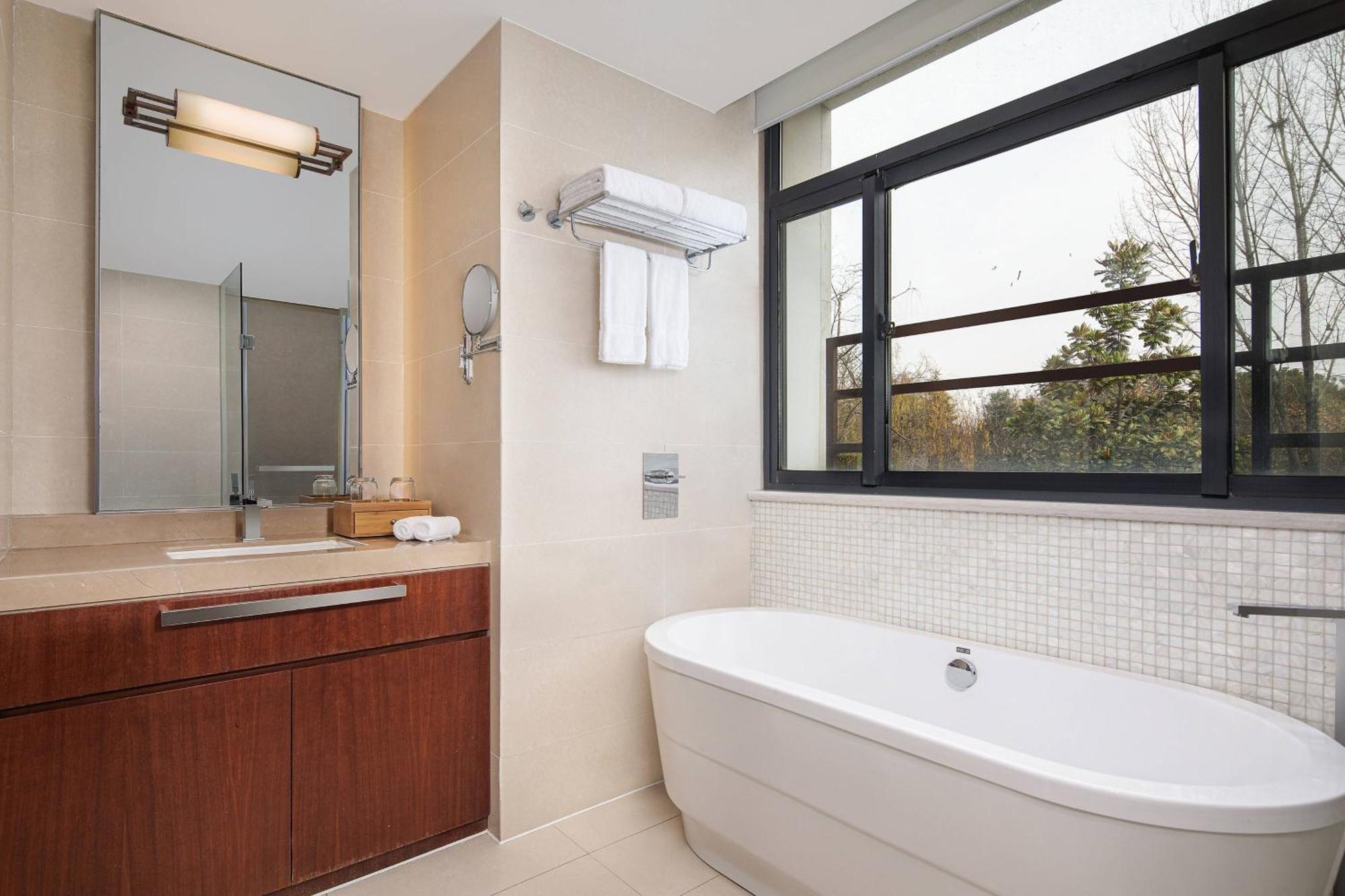 Courtyard By Marriott Wuxi Lihu Lake Exterior photo